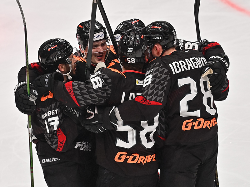 ВАЖНЫЙ «СУХАРИК» | Победная раздевалка «Авангарда» после 4-го матча с «Локомотивом»