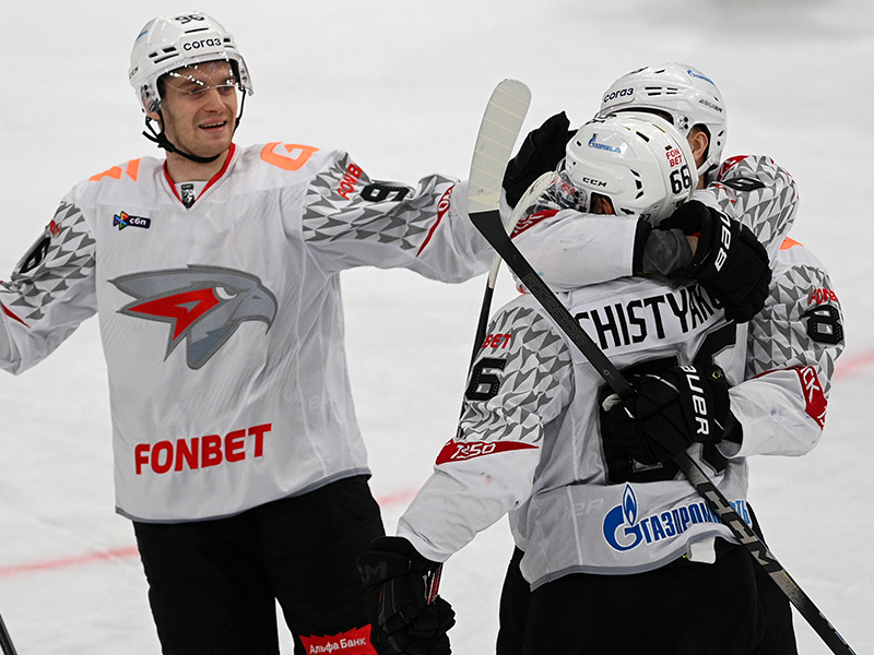 ПЕРВЫЙ ГОЛ В РОЛИ ПАПЫ | Победная раздевалка «Авангарда» после «Сибири»