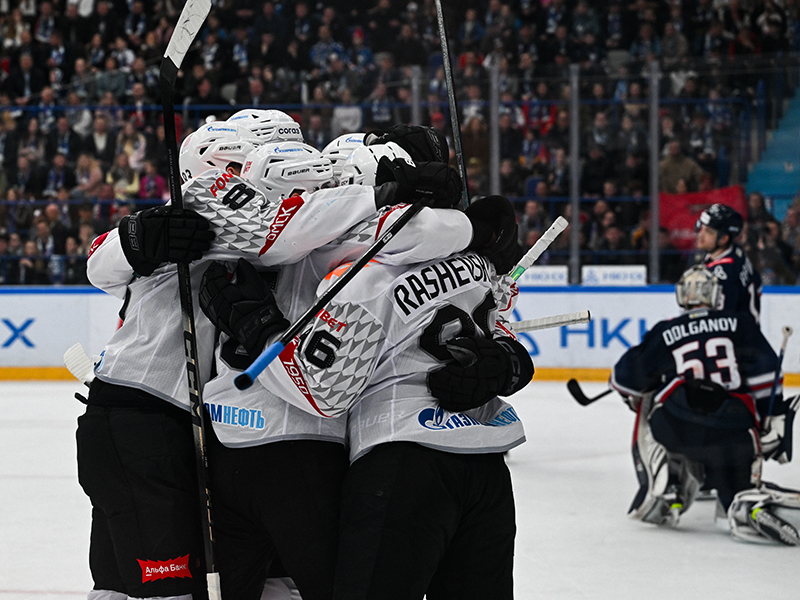 РЕШИЛИ В ТРЕТЬЕМ ПЕРИОДЕ | Победная раздевалка «Авангарда» после 3-го матча с «Нефтехимиком»