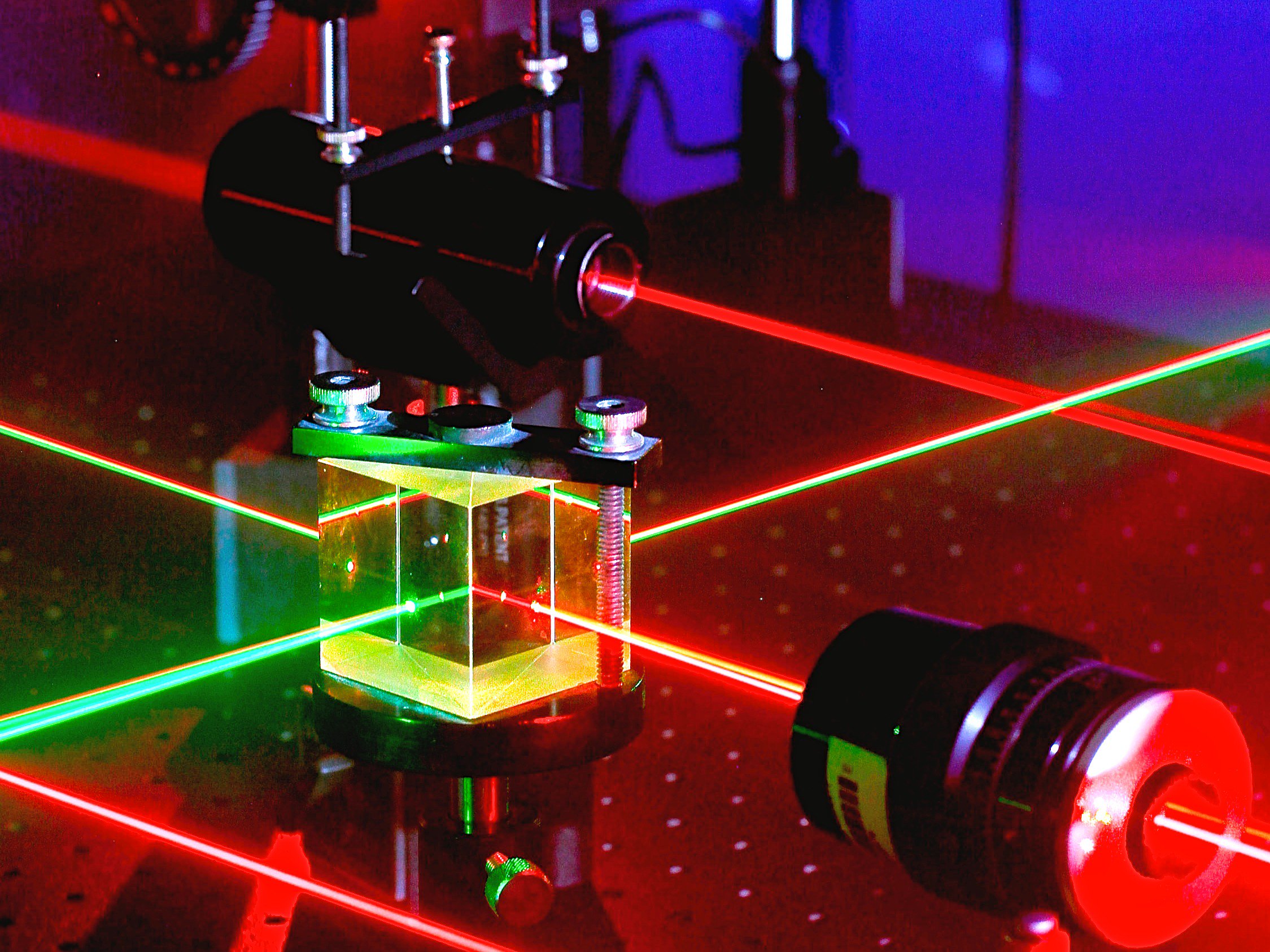 Физики светящиеся. Лазер. Лазерные технологии. Современные лазеры. Оптический лазер.